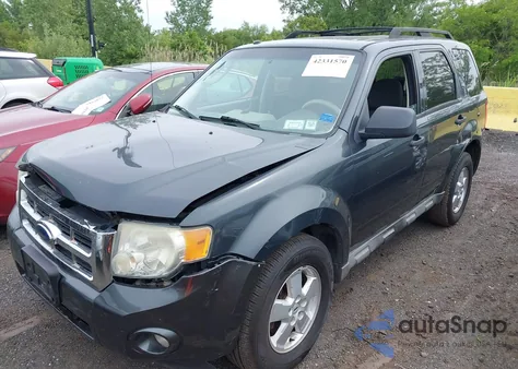 2009 Ford Escape Xlt z USA, uszkodzony, nr VIN 1FMCU93G39KB28146
